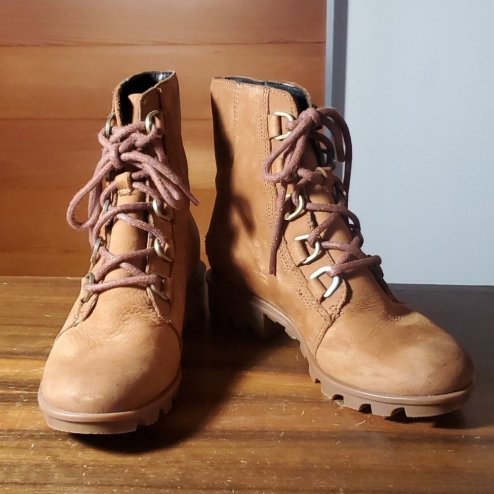 Sorel Tan Lace Up Boots